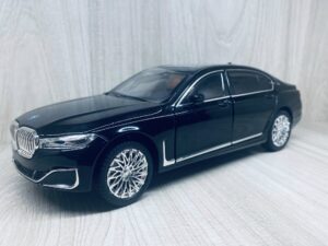 1:24 BMW 7 Series V12