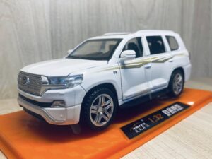 1:32 Toyota V8 Land Cruiser
