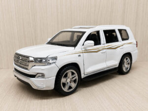 Toyota V8 Land Cruiser Die Cast Model (1:32 Scale)