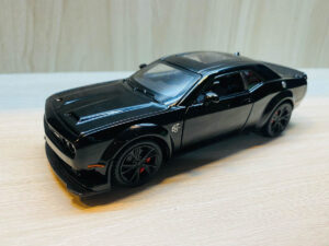 Dodge Challenger SRT Hellcat Die-Cast Model Car (1:32 Scale)