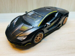 Lamborghini Centenario LP 770-4 Die-Cast Model Car (1:24 Scale)