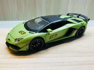 Lamborghini Aventador SVJ Die-Cast Model Car (1:24 Scale)